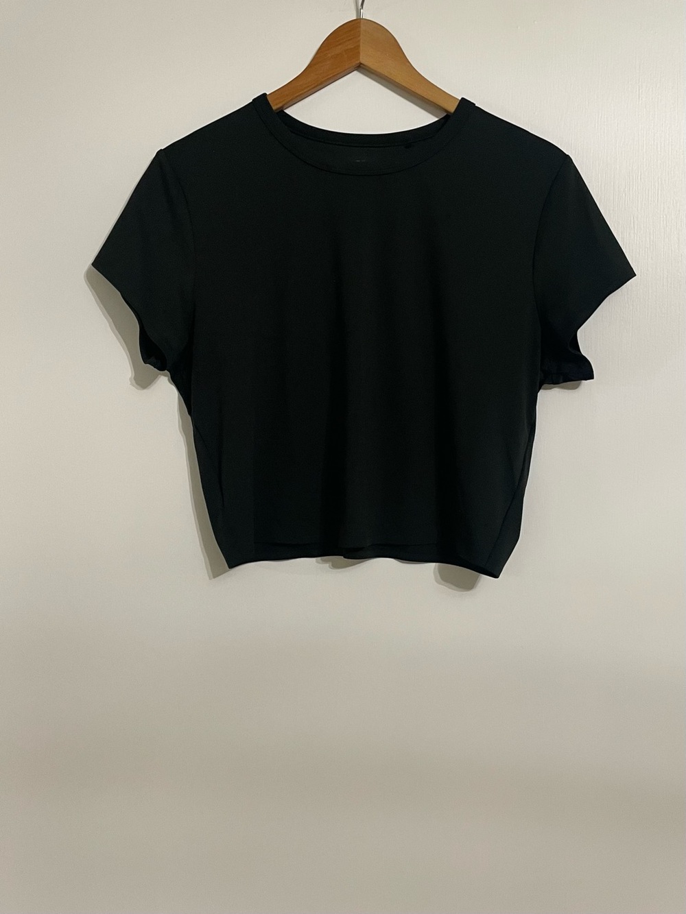 Uniqlo Black Cropped Crewneck Top